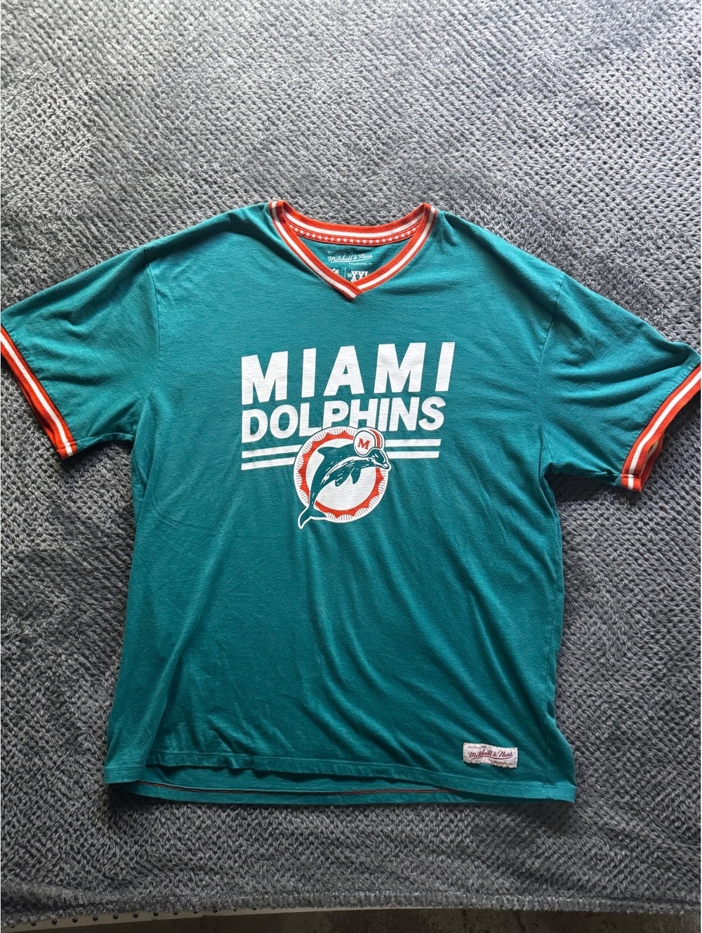 Miami Dolphins men’s XXL T-shirt, Mitchell and Ness 629